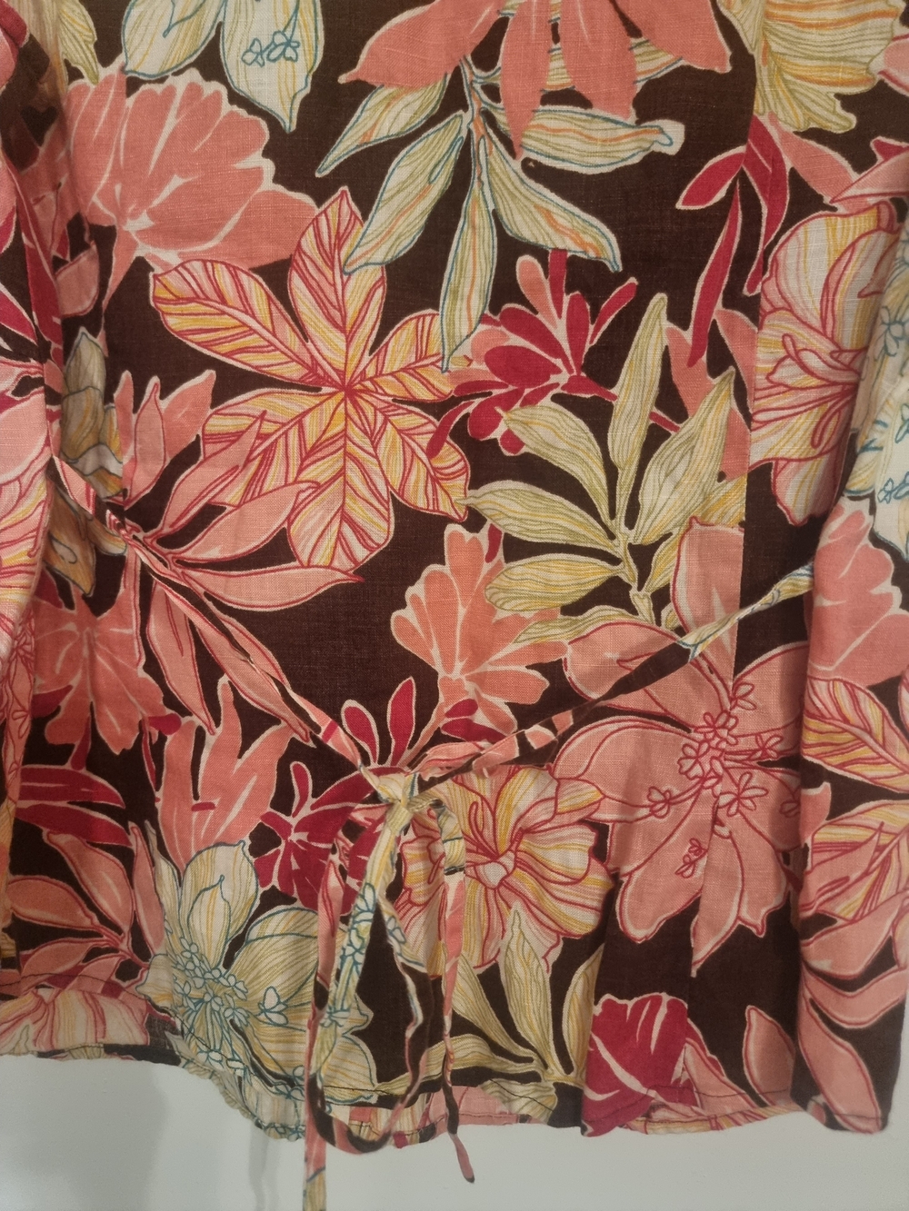 Liz Claiborne Black Sleeveless Floral Button-Down Top with Red and Orange Blooms - Picture 6 of 11